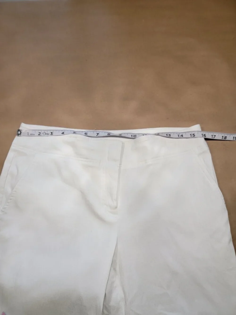 IZOD Golf Size 8 White Stretch Capri Pants